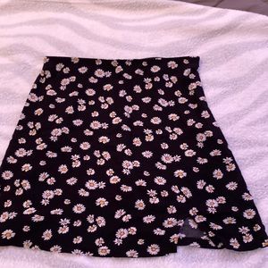 Cute daisy flower patterned Hollister skirt!